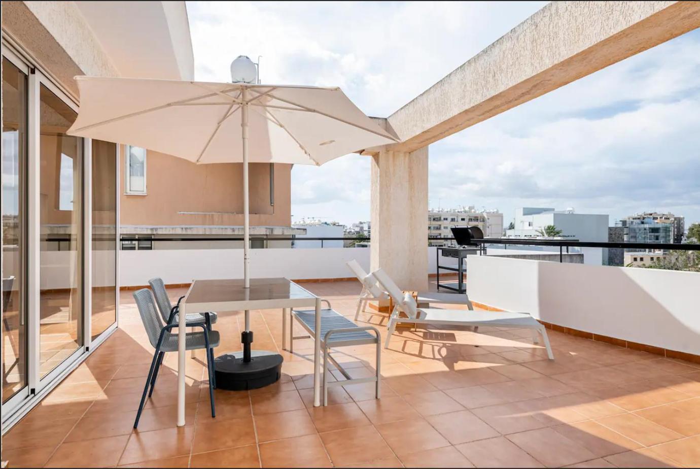 Top Floor Apartment City Center Larnaca Eksteriør billede